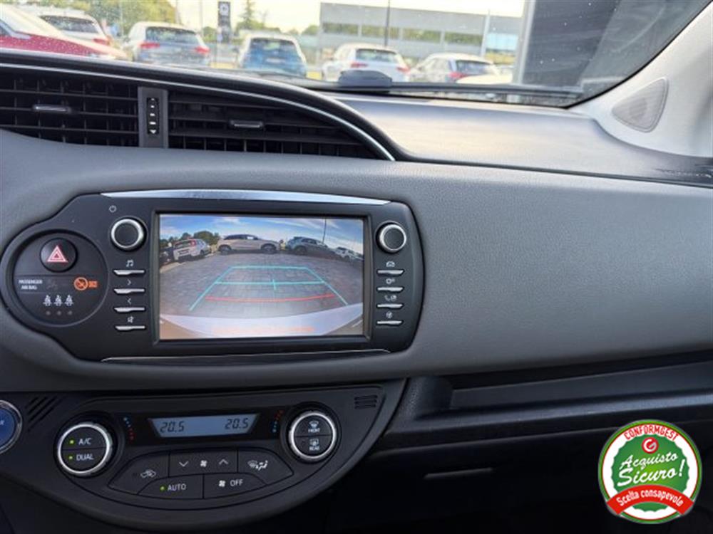 Yaris Yaris 1.5 Hybrid 5p. ANCHE