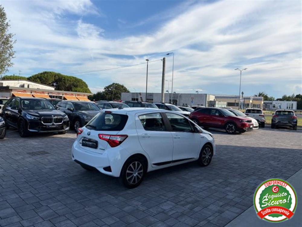 Yaris Yaris 1.5 Hybrid 5p. ANCHE