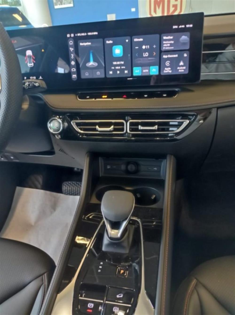 HS HS PHEV Luxury