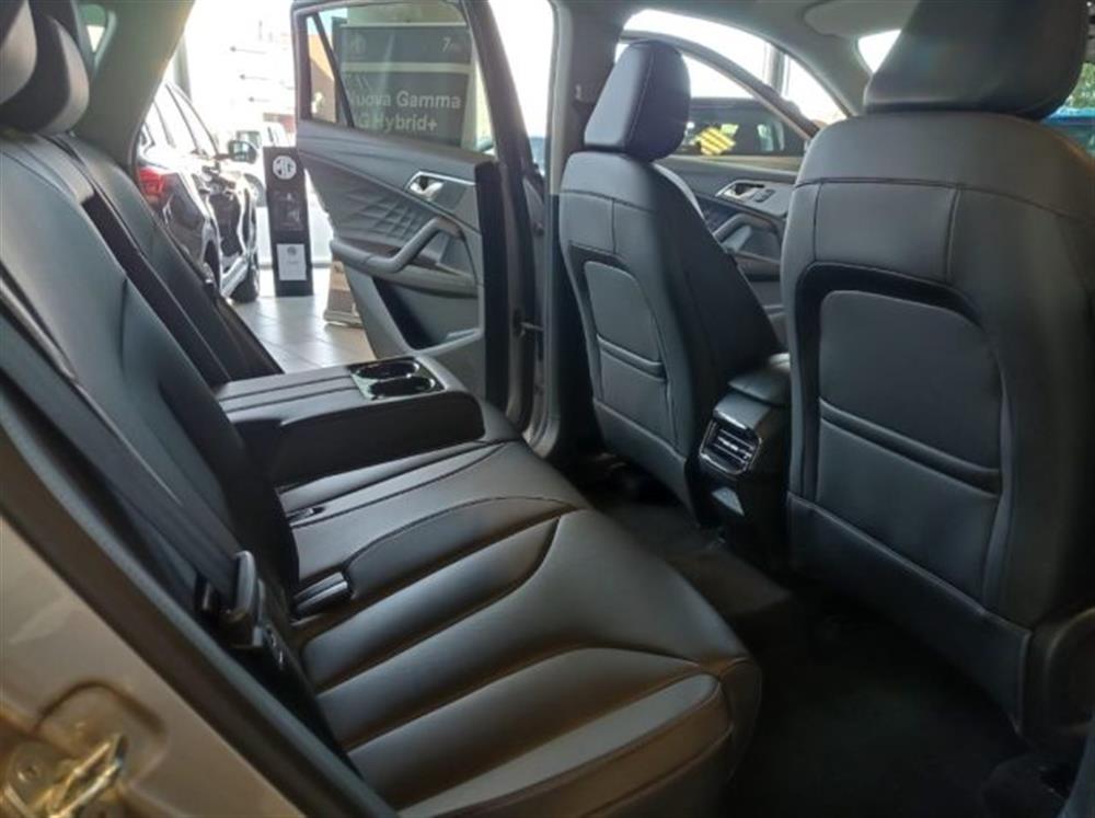 HS HS PHEV Luxury