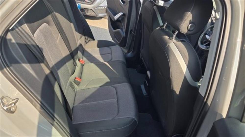 Q2 Q2 30 TDI S tronic Admi
