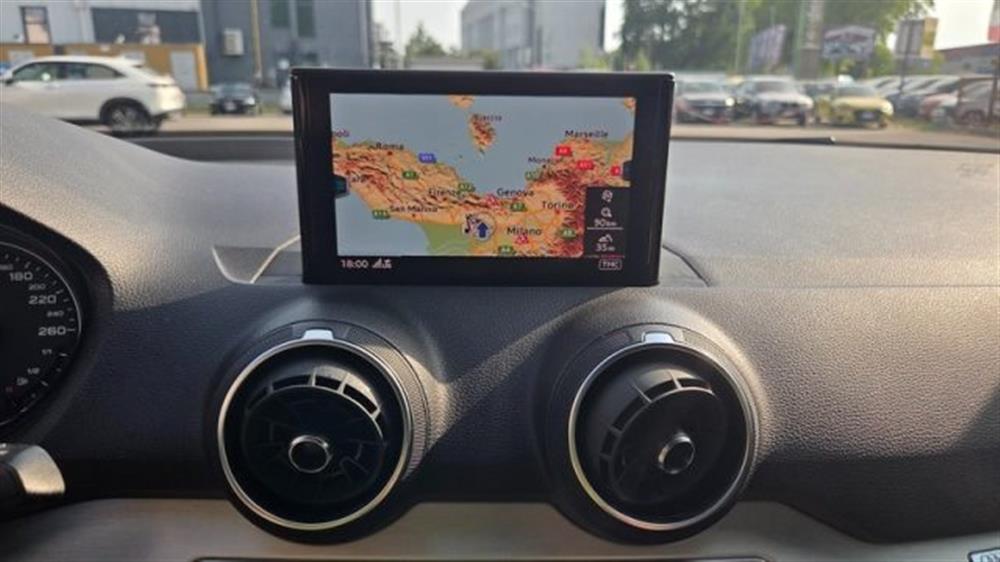 Q2 Q2 30 TDI S tronic Admi