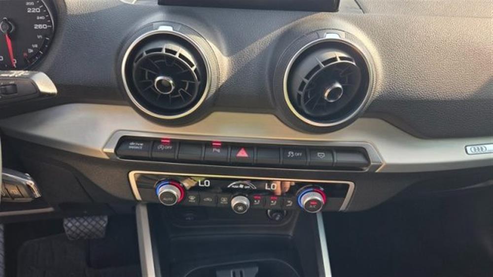 Q2 Q2 30 TDI S tronic Admi