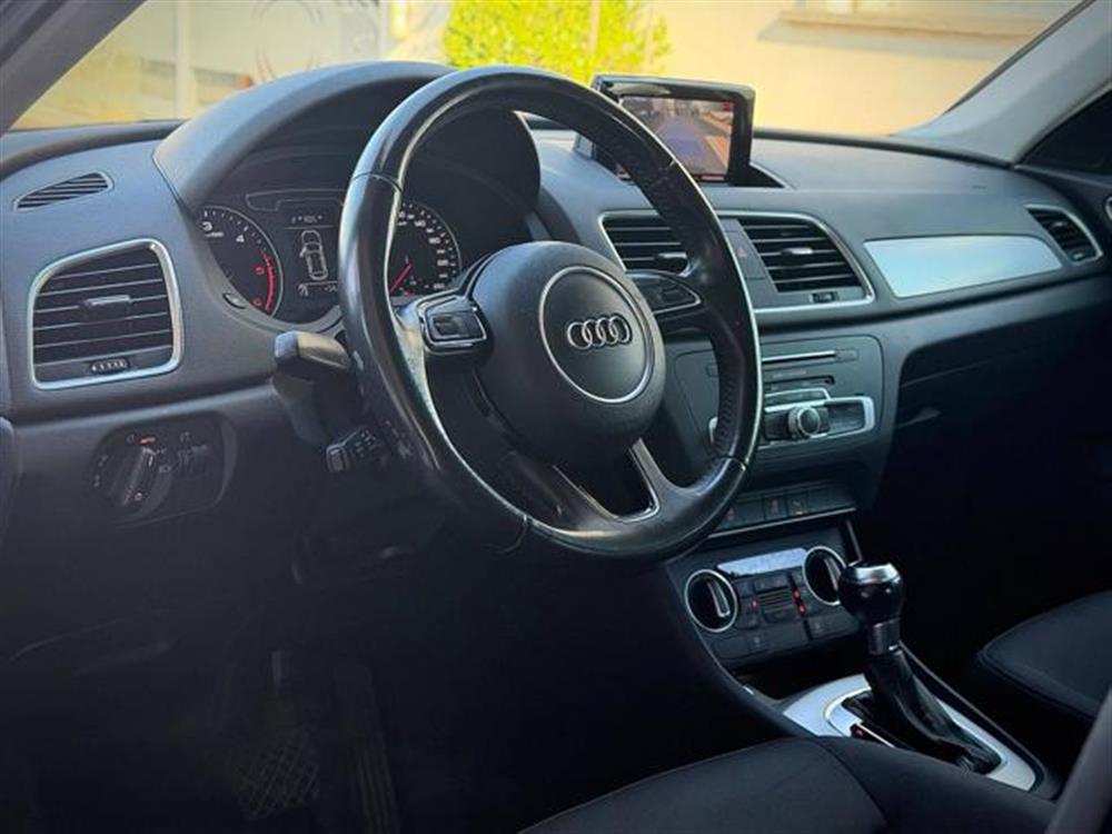 Q3 Q3 2.0 TDI 150 CV S tro