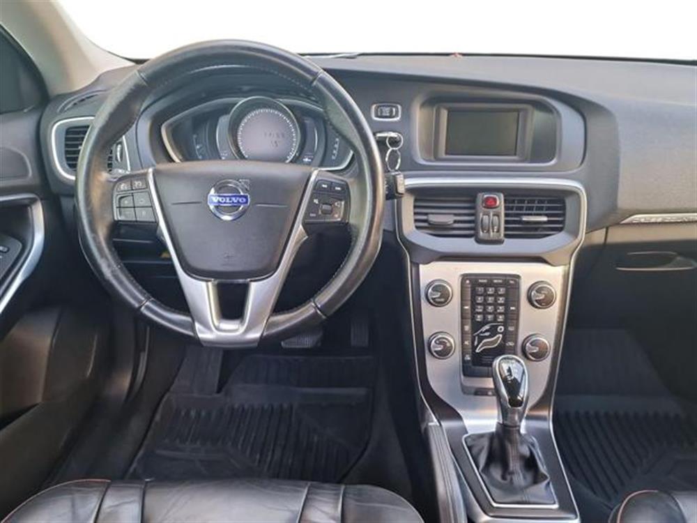 V40 Cross Country V40 Cross Country D2 Kinetic