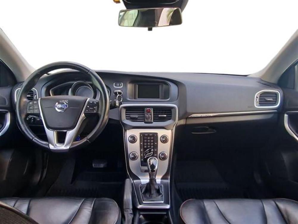 V40 Cross Country V40 Cross Country D2 Kinetic