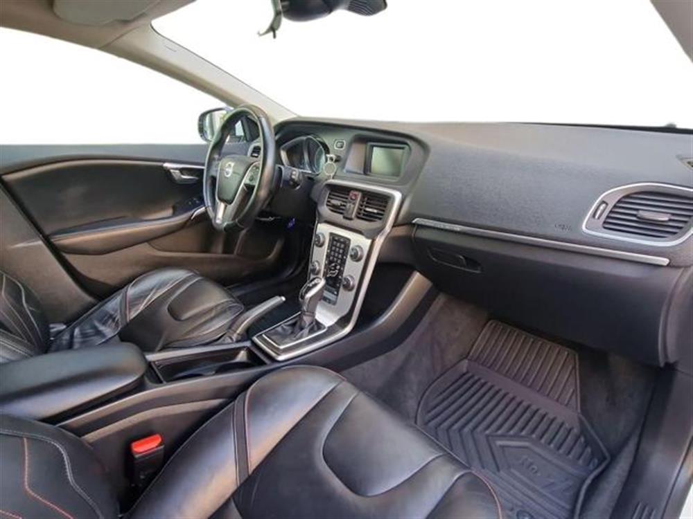 V40 Cross Country V40 Cross Country D2 Kinetic