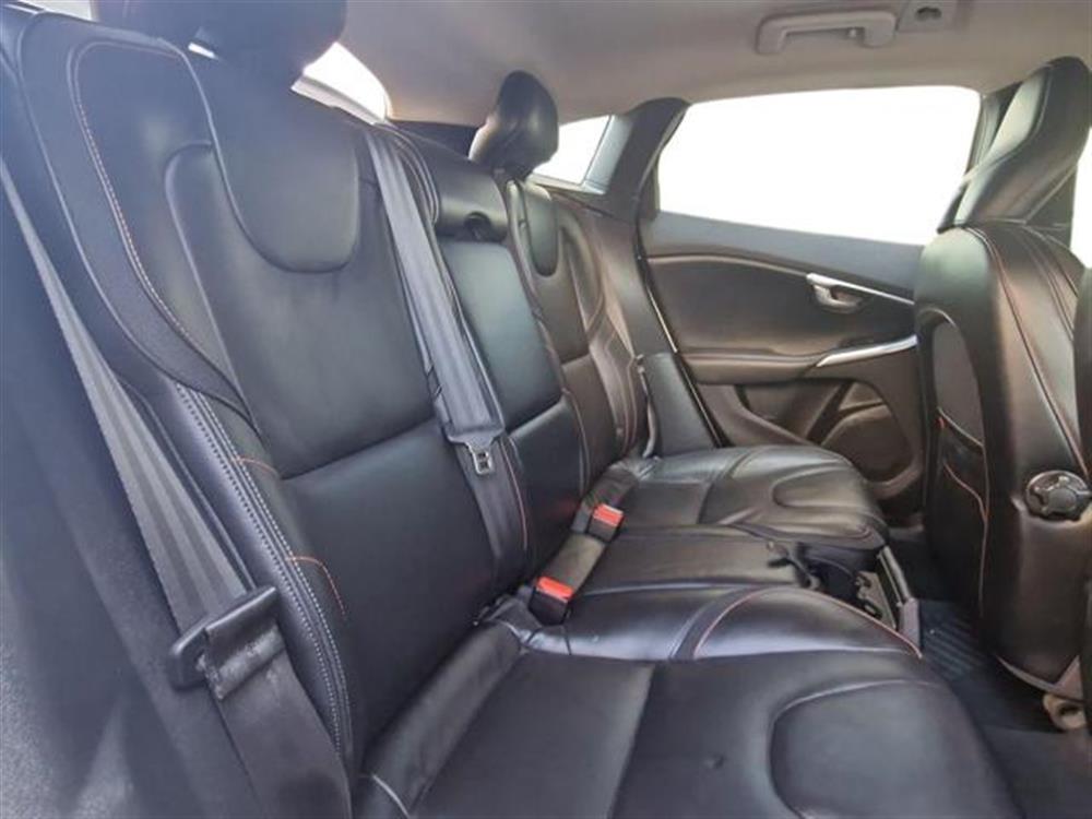 V40 Cross Country V40 Cross Country D2 Kinetic