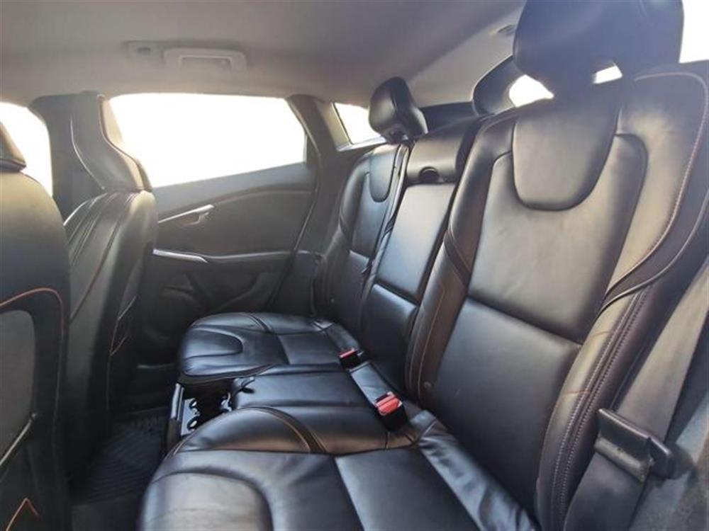 V40 Cross Country V40 Cross Country D2 Kinetic