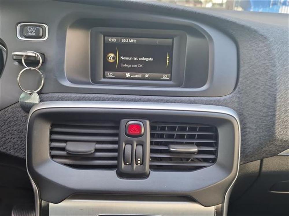 V40 Cross Country V40 Cross Country D2 Kinetic