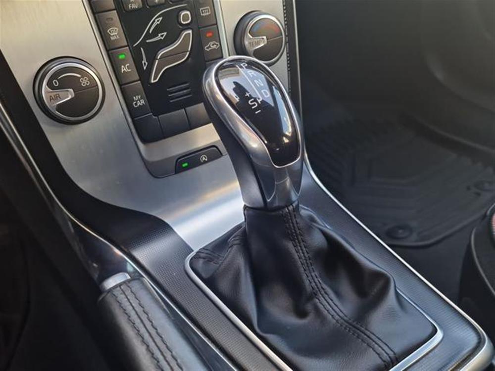 V40 Cross Country V40 Cross Country D2 Kinetic