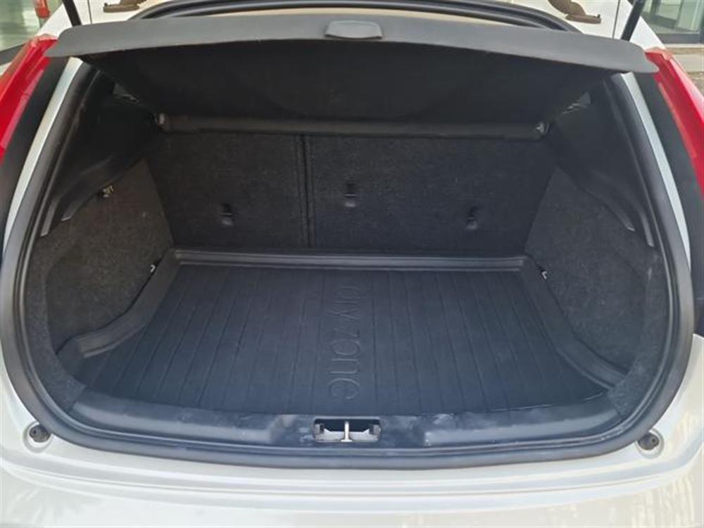 V40 Cross Country V40 Cross Country D2 Kinetic