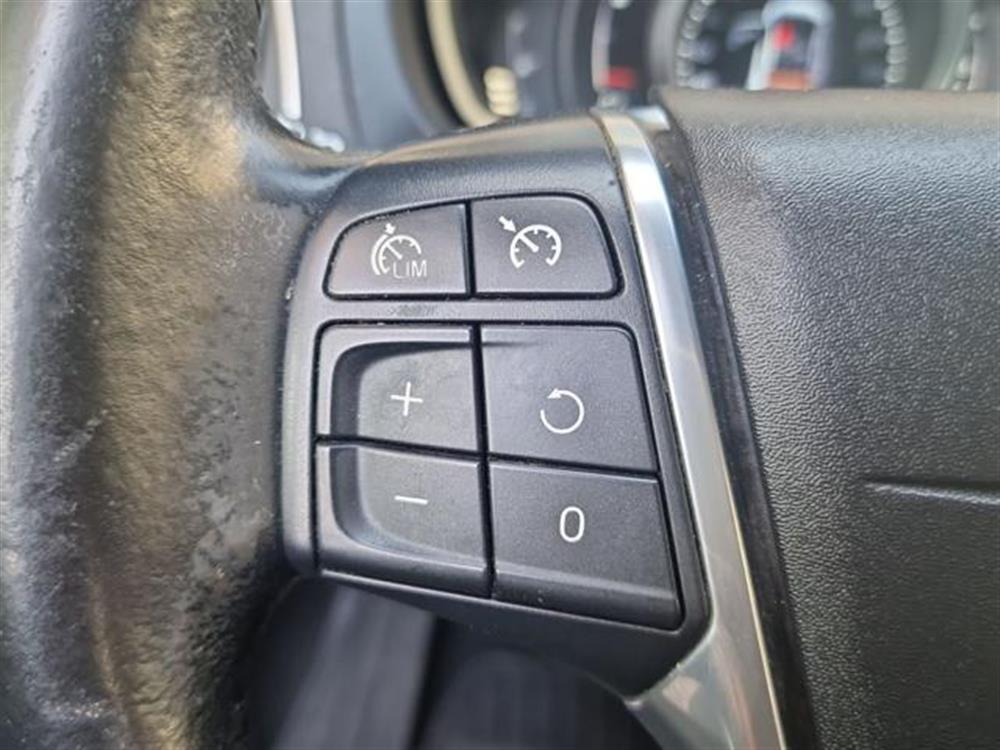 V40 Cross Country V40 Cross Country D2 Kinetic