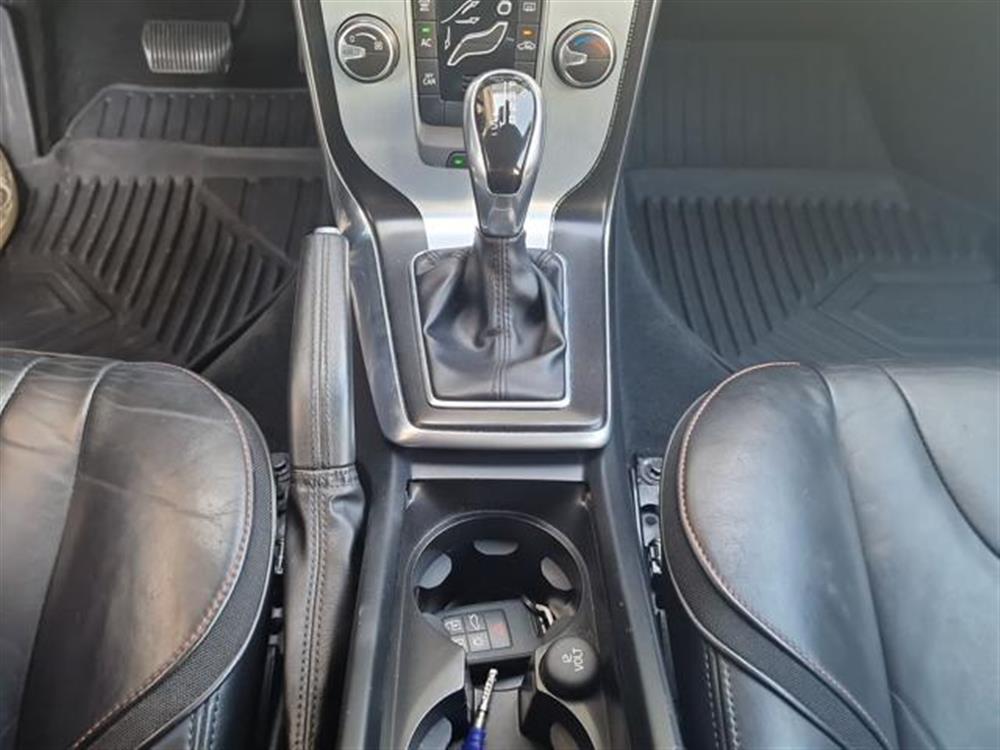 V40 Cross Country V40 Cross Country D2 Kinetic