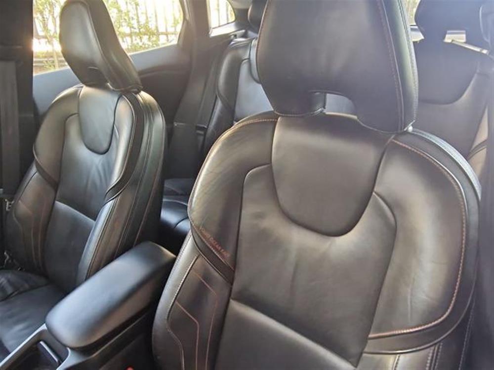 V40 Cross Country V40 Cross Country D2 Kinetic