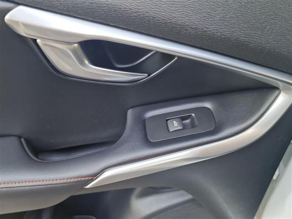 V40 Cross Country V40 Cross Country D2 Kinetic