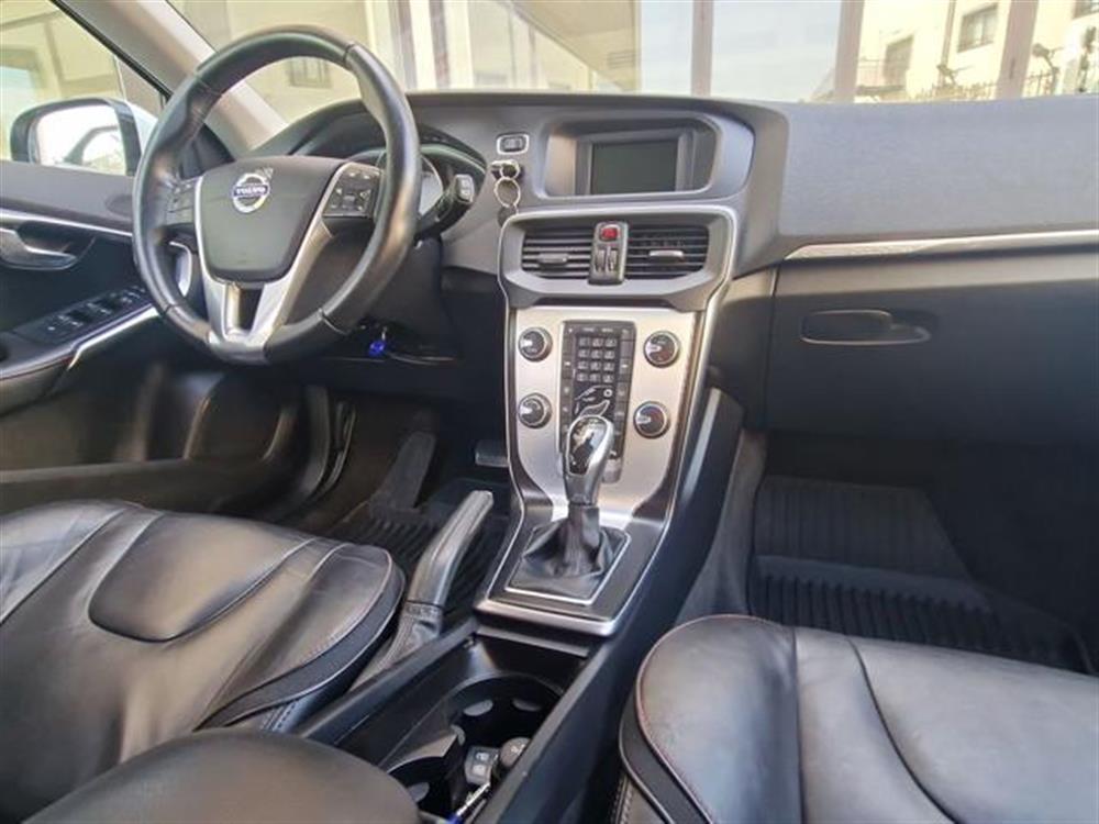 V40 Cross Country V40 Cross Country D2 Kinetic