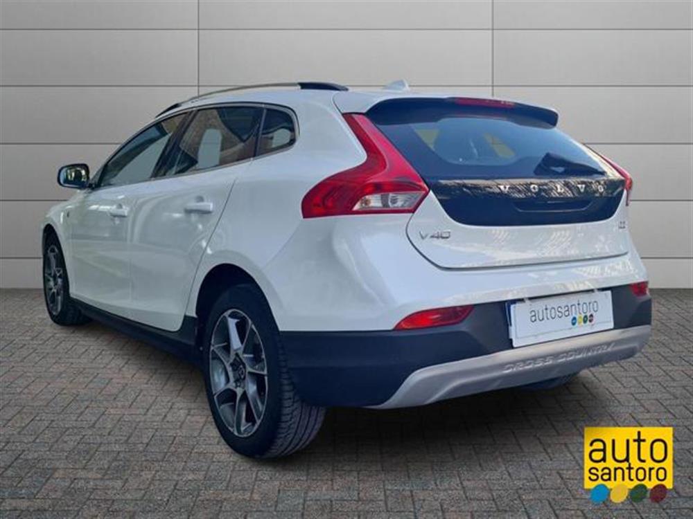 V40 Cross Country V40 Cross Country D2 Kinetic