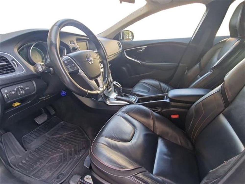 V40 Cross Country V40 Cross Country D2 Kinetic