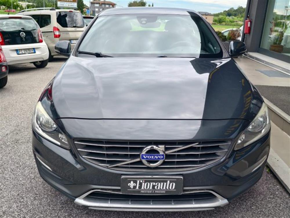 V60 V60 D4 R-design Momentum