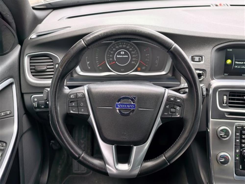 V60 V60 D4 R-design Momentum
