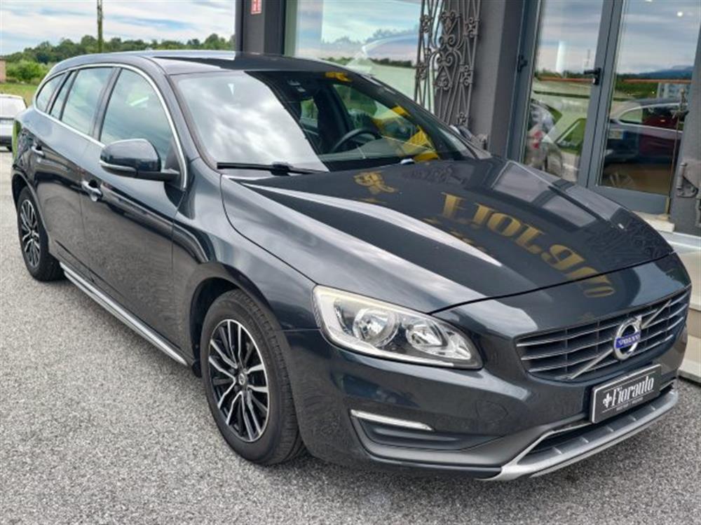 V60 V60 D4 R-design Momentum