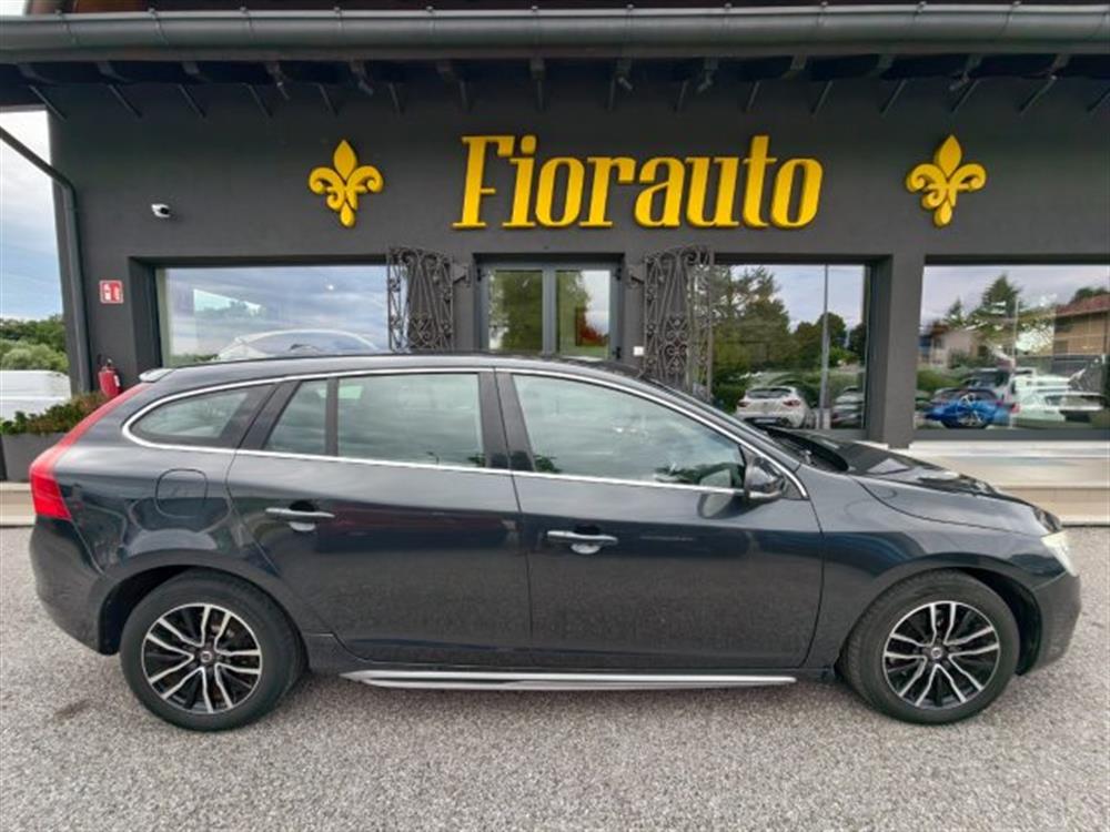 V60 V60 D4 R-design Momentum