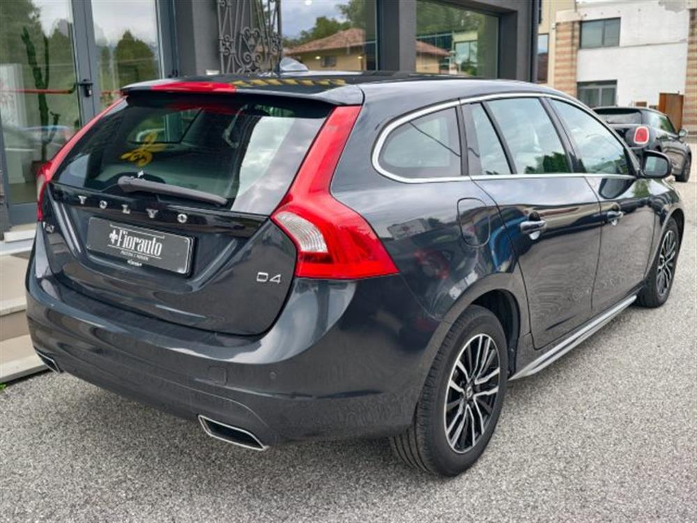 V60 V60 D4 R-design Momentum