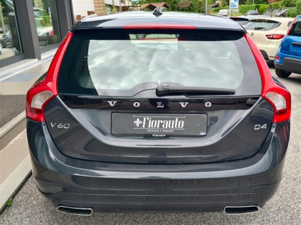 V60 V60 D4 R-design Momentum