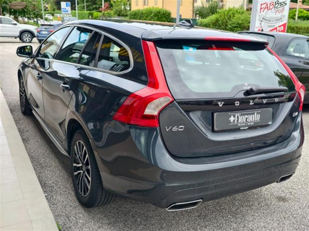 V60 V60 D4 R-design Momentum