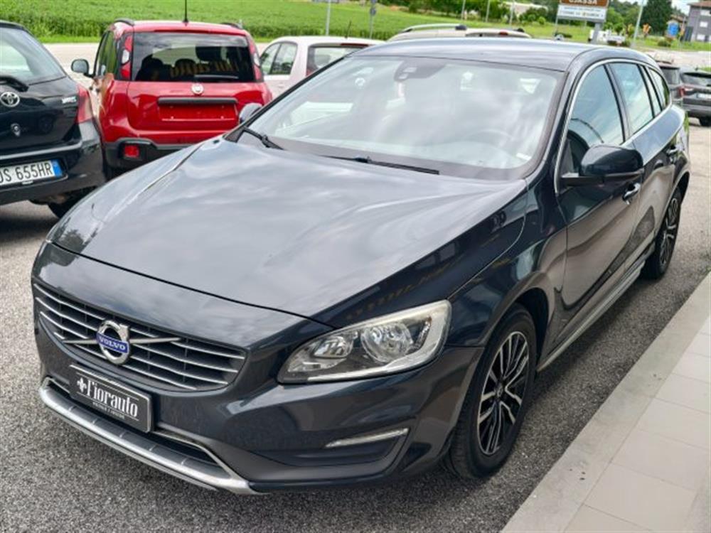 V60 V60 D4 R-design Momentum