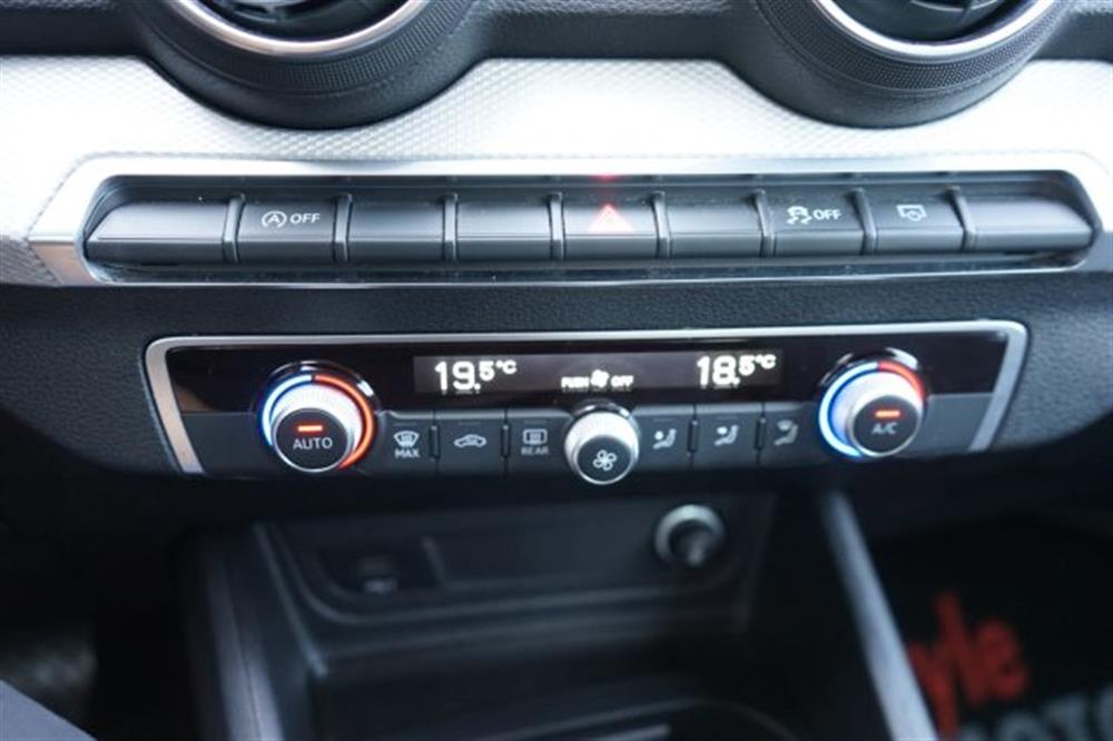 Q2 Q2 35 TDI S tronic Busi