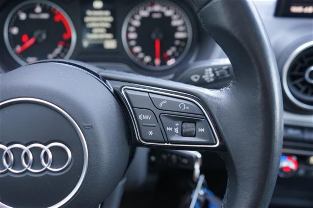Q2 Q2 35 TDI S tronic Busi