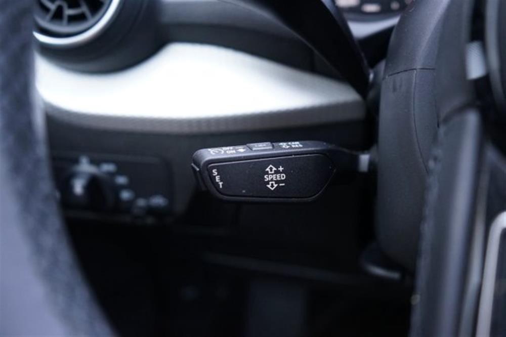 Q2 Q2 35 TDI S tronic Busi