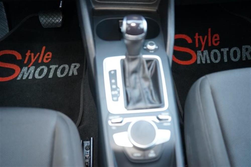 Q2 Q2 35 TDI S tronic Busi