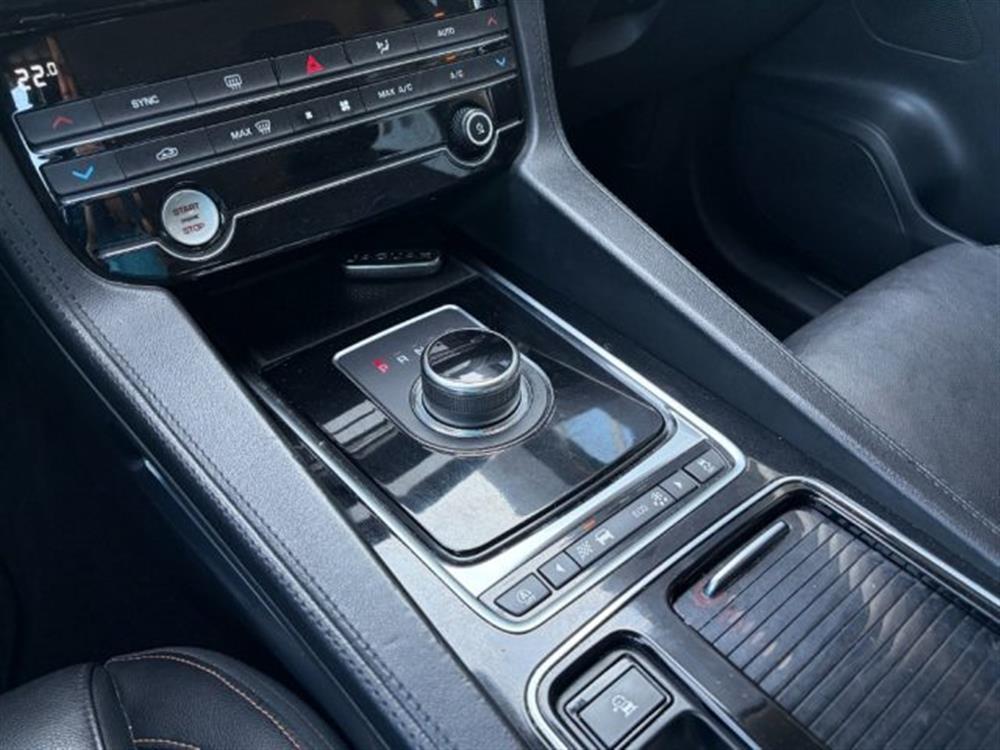 F-Pace F-Pace 2.0 D 180CV AUTOMATI