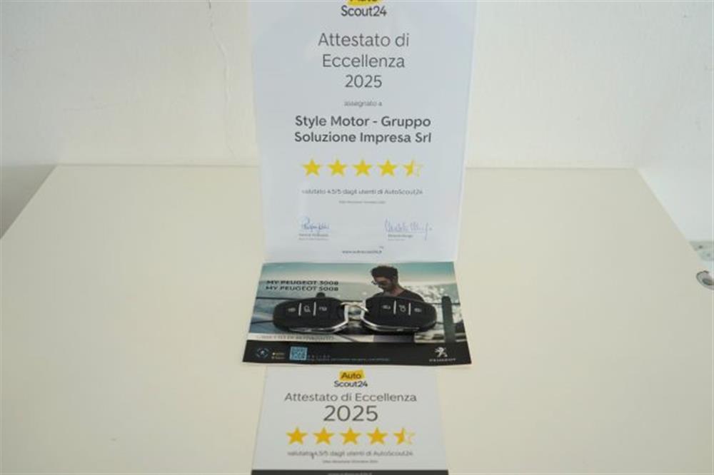 3008 3008 Hybrid 225 e-EAT8 GT