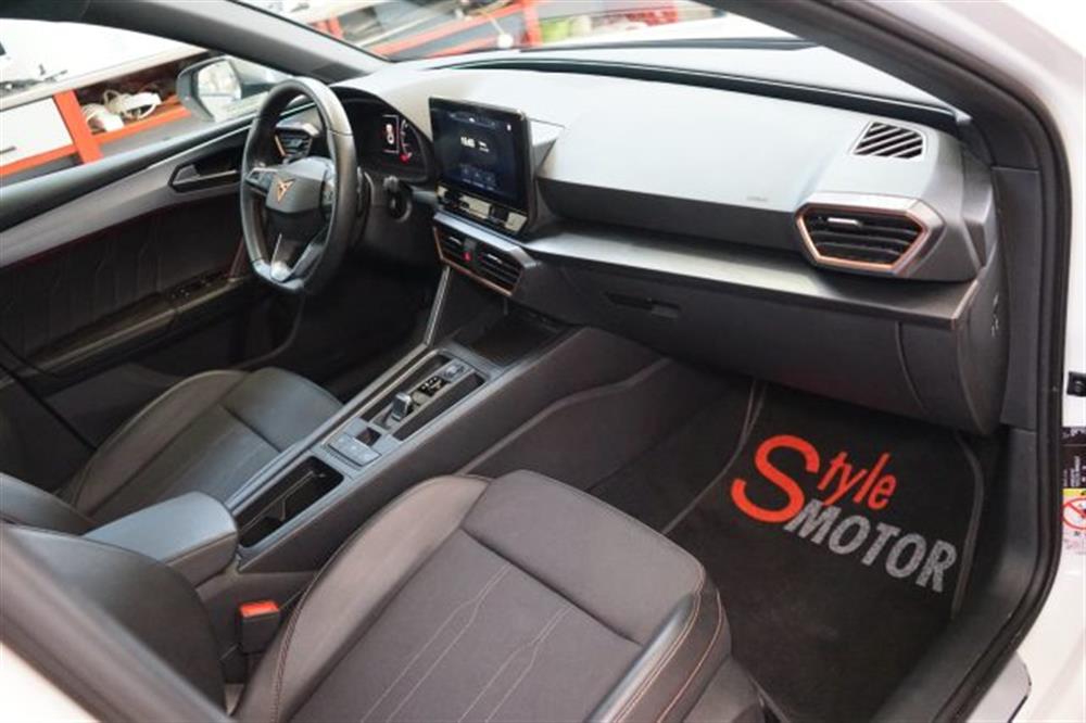 Leon Leon Sportstourer 1.5 Hyb