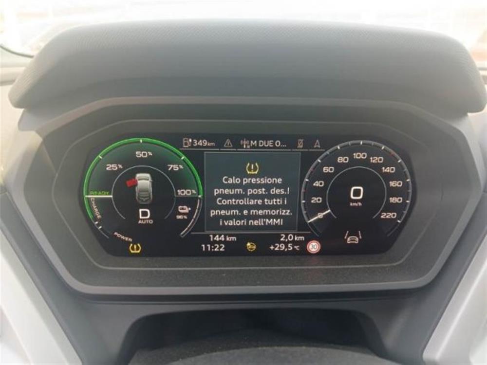 Q4 e-tron Q4 e-tron Q4 40 e-tron Busines
