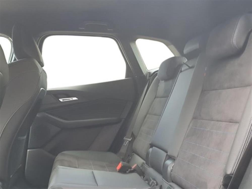 225 225 e xDrive Active Tour