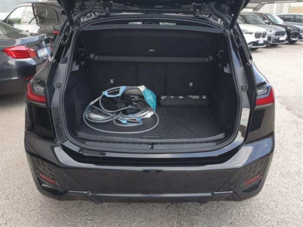 225 225 e xDrive Active Tour