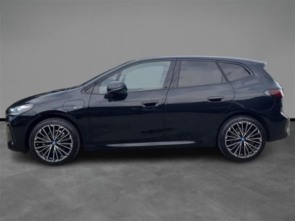 225 225 e xDrive Active Tour