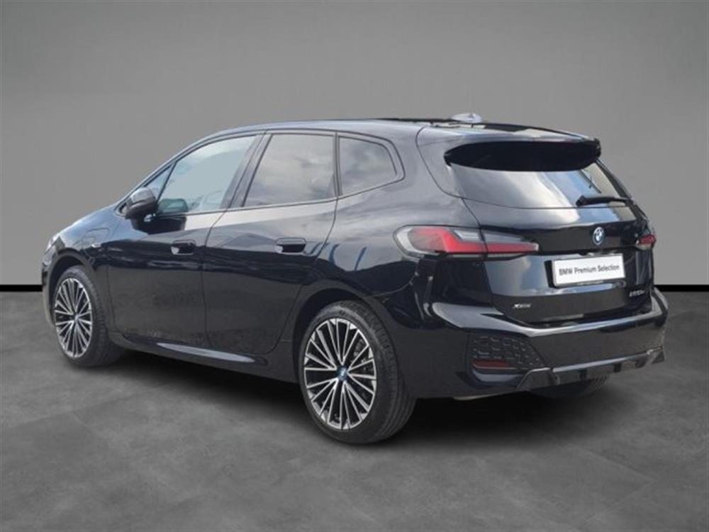 225 225 e xDrive Active Tour