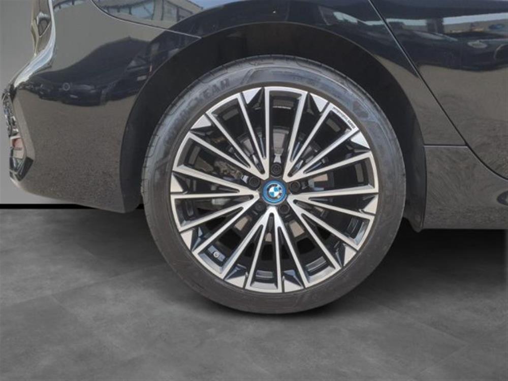 225 225 e xDrive Active Tour