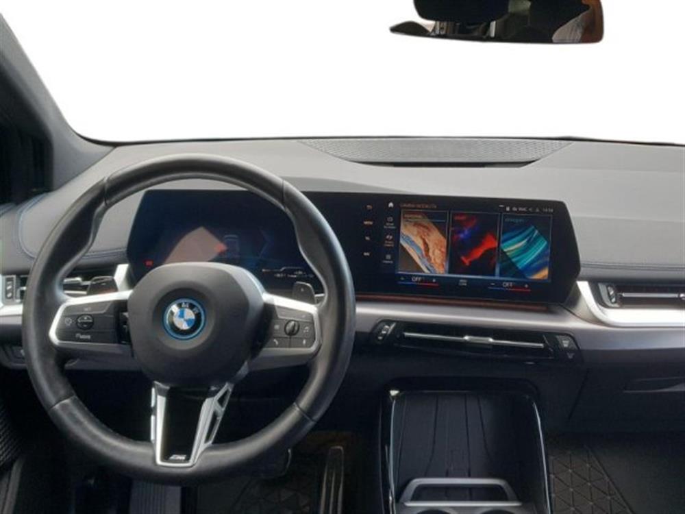 225 225 e xDrive Active Tour