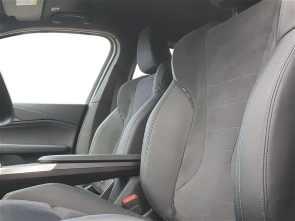 225 225 e xDrive Active Tour