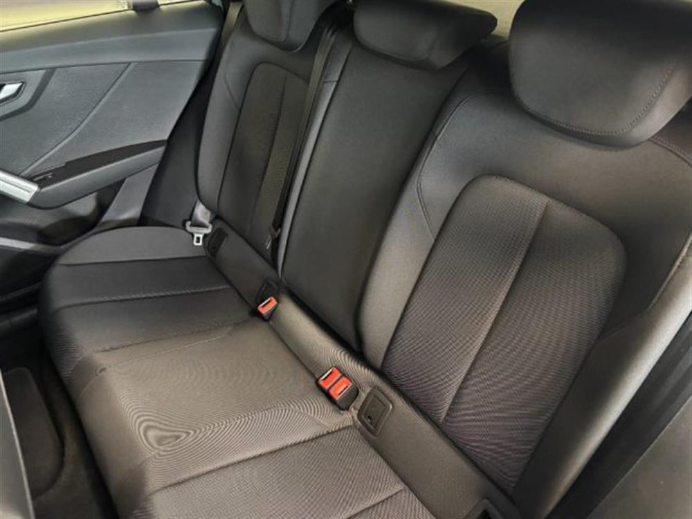 Q2 Q2 35 TDI S line Editio