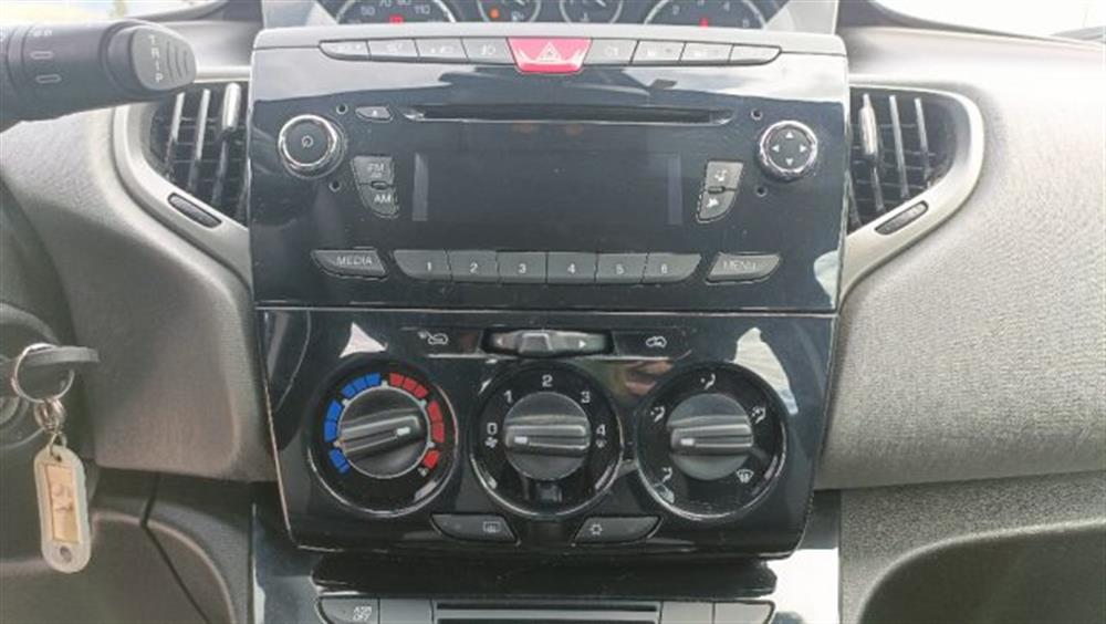 Ypsilon Ypsilon 0.9 TwinAir 85 CV 5