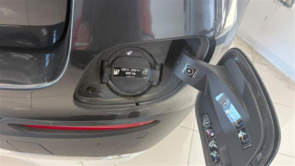 GLC 300 GLC 300 e 4Matic Plug-in hyb
