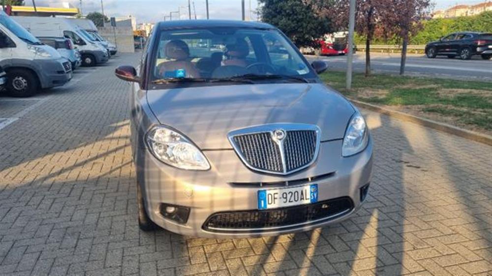 Ypsilon Ypsilon 1.3 MJT 75 CV Platin